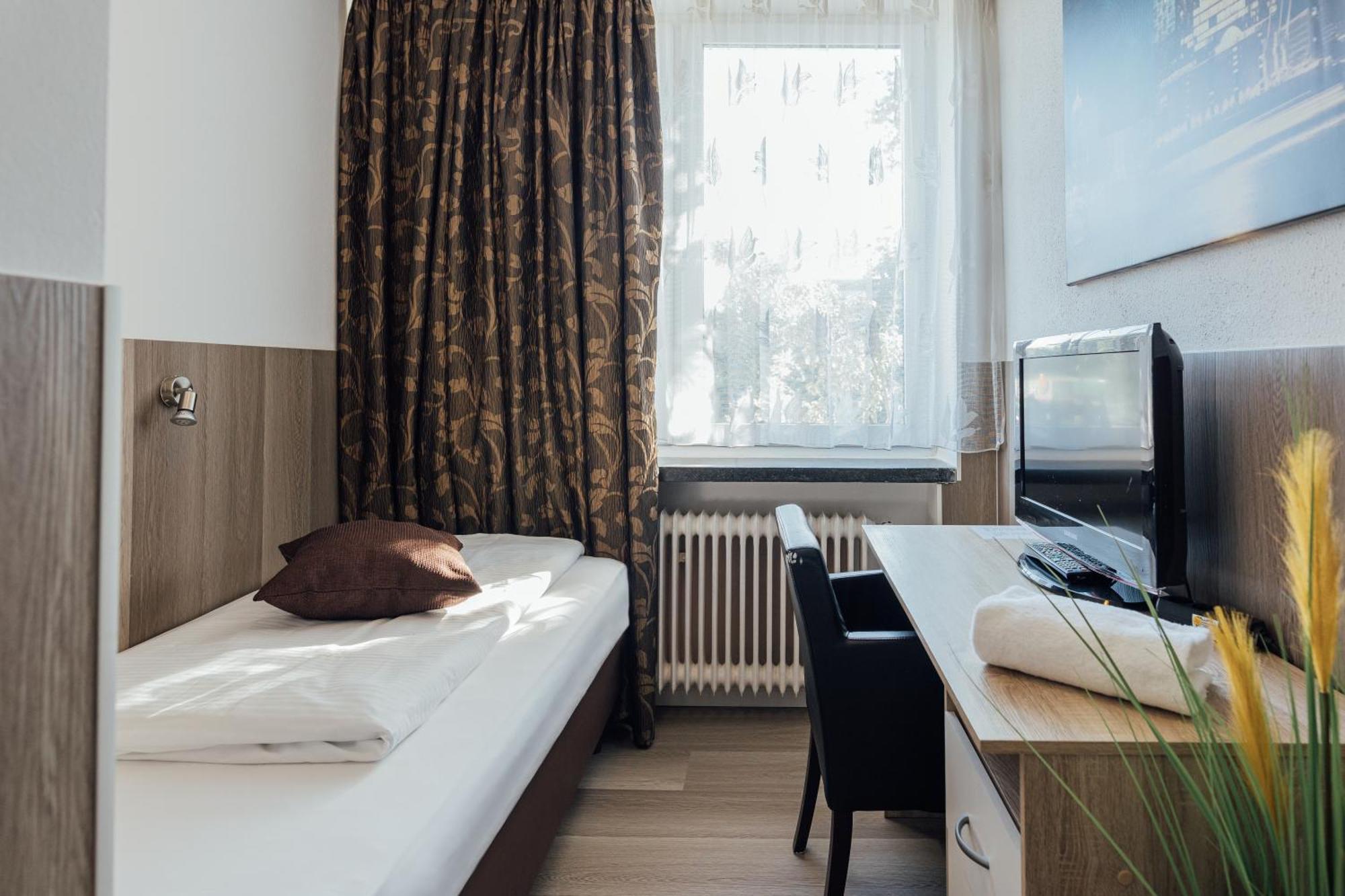 Hotel Hanseat Hamburg Bagian luar foto